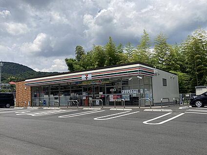 セブンイレブン 大津竜が丘店 徒歩720m