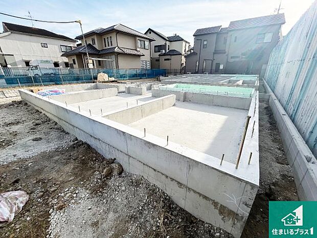 周辺は落ち着いた街並みの住宅地!子育てがしやすい住環境です!まだ未完成ですが、現地でしかわからない事もございます。是非一度ご覧ください。