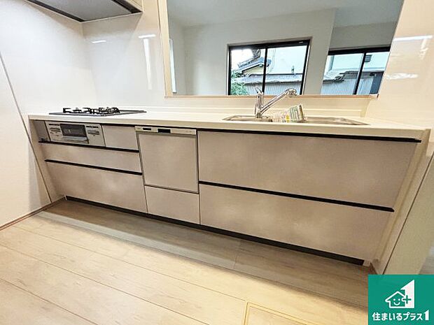 子供を見守りながらお料理が出来るため家族のコミュニケーションか増えます♪スペースが広く確保されている為お子様が大きくなったときは一緒に料理を楽しめます♪