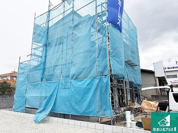 周辺は落ち着いた街並みの住宅地！子育てがしやすい住環境です！まだ未完成ですが、現地でしかわからない事もございます。是非一度ご覧ください。