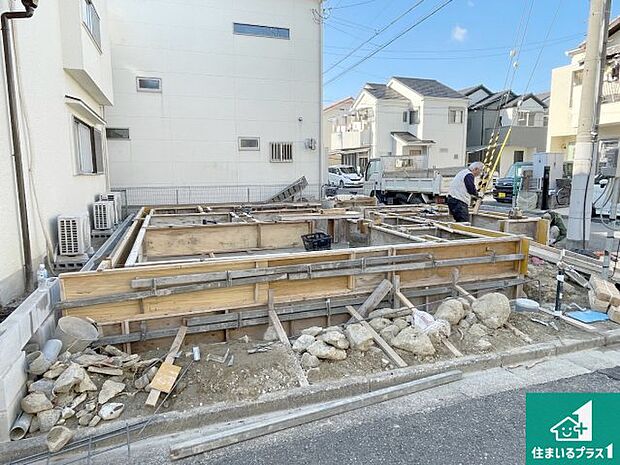 周辺は落ち着いた街並みの住宅地！子育てがしやすい住環境です！まだ未完成ですが、現地でしかわからない事もございます。是非一度ご覧ください。