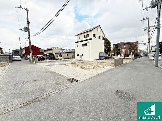 周辺は落ち着いた街並みの住宅地！子育てがしやすい住環境です！まだ未完成ですが、現地でしかわからない事もございます。是非一度ご覧ください。