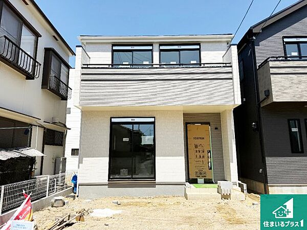 周辺は落ち着いた街並みの住宅地！子育てがしやすい住環境です！まだ未完成ですが、現地でしかわからない事もございます。是非一度ご覧ください。