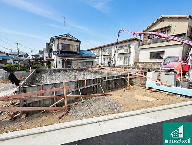 周辺は落ち着いた街並みの住宅地！子育てがしやすい住環境です！まだ未完成ですが、現地でしかわからない事もございます。是非一度ご覧ください。