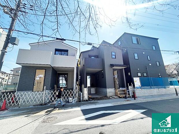 周辺は落ち着いた街並みの住宅地！子育てがしやすい住環境です！まだ未完成ですが、現地でしかわからない事もございます。是非一度ご覧ください。