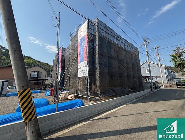 周辺は落ち着いた街並みの住宅地!子育てがしやすい住環境です!まだ未完成ですが、現地でしかわからない事もございます。是非一度ご覧ください。