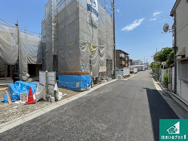 周辺は落ち着いた街並みの住宅地！子育てがしやすい住環境です！まだ未完成ですが、現地でしかわからない事もございます。是非一度ご覧ください。