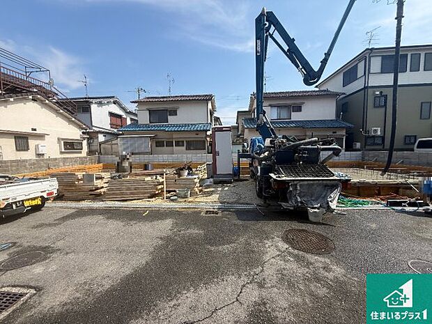 周辺は落ち着いた街並みの住宅地!子育てがしやすい住環境です!まだ未完成ですが、現地でしかわからない事もございます。是非一度ご覧ください。