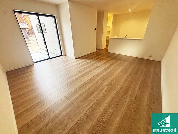 周辺は落ち着いた街並みの住宅地!子育てがしやすい住環境です!まだ未完成ですが、現地でしかわからない事もございます。是非一度ご覧ください。
