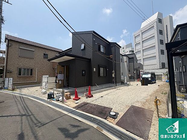 周辺は落ち着いた街並みの住宅地!子育てがしやすい住環境です!まだ未完成ですが、現地でしかわからない事もございます。是非一度ご覧ください。
