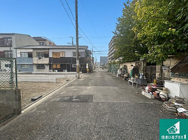 周辺は落ち着いた街並みの住宅地!子育てがしやすい住環境です!まだ未完成ですが、現地でしかわからない事もございます。是非一度ご覧ください。