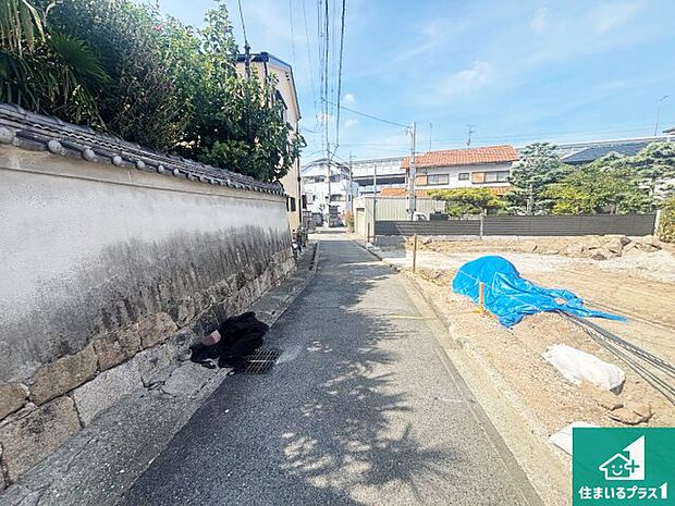周辺は落ち着いた街並みの住宅地！子育てがしやすい住環境です！まだ未完成ですが、現地でしかわからない事もございます。是非一度ご覧ください。