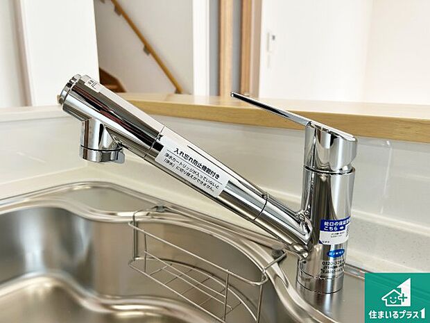 【キッチン水栓】浄水器を内蔵!炊飯時、お茶を作る時に安心してお水を使えます!お湯と冷水、浄水と原水、シャワーの切替えもワンタッチです!