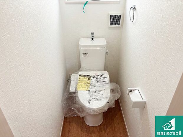 【トイレ】1・2階の2ヶ所にあるので、朝の忙しい時間の順番待ちもなく、深夜の利用にも大変便利です。