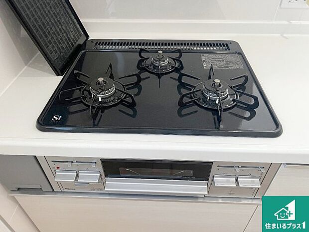 【コンロ】ダブル高火力Siセンサー付きコンロ!3口あるので、まとめて料理をする時も大活躍!