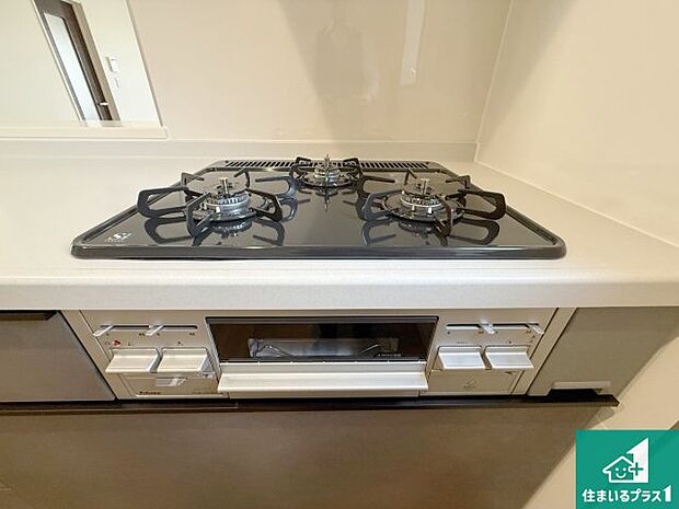 【コンロ】ダブル高火力Siセンサー付きコンロ!3口あるので、まとめて料理をする時も大活躍!