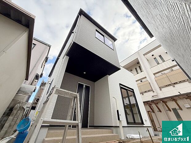 【外観】周辺は落ち着いた街並みの住宅地!子育てがしやすい住環境です!まだ未完成ですが、現地でしかわからない事もございます。是非一度ご覧ください。