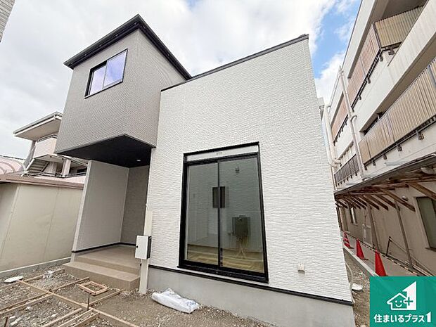 【外観】周辺は落ち着いた街並みの住宅地!子育てがしやすい住環境です!まだ未完成ですが、現地でしかわからない事もございます。是非一度ご覧ください。