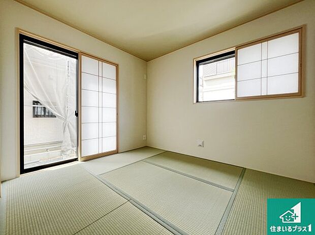 【和室】一室あると便利な和室は客間としてだけでなく、小さなお子様のプレイルームや食後のくつろぎスペースとしてもご利用いただけます。収納もついていますので大活躍間違いなし！