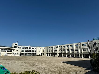 大阪市立瓜破小学校 徒歩130m