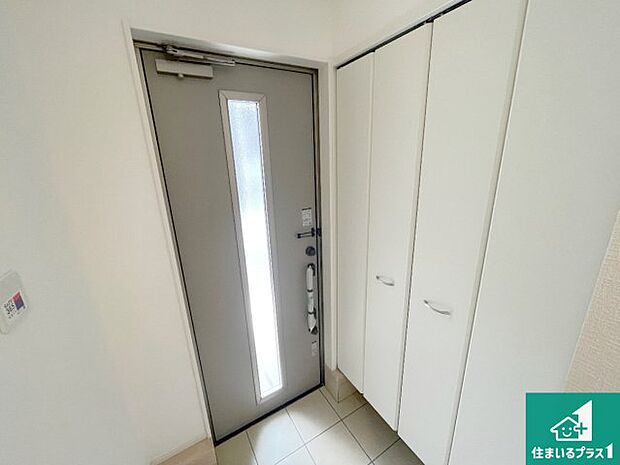 【玄関】シューズボックスにはたくさんの靴が収納できるので玄関周りはいつもスッキリ!ご家族が増えても安心!