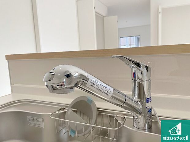 【キッチン水栓】浄水器を内蔵!炊飯時、お茶を作る時に安心してお水を使えます!お湯と冷水、浄水と原水、シャワーの切替えもワンタッチです!