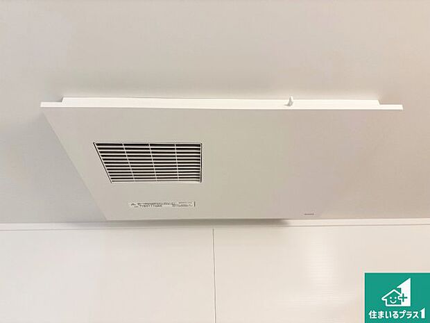 【浴室暖房乾燥機】四季を通して快適なバスライフをお手伝いする浴室暖房乾燥機!浴室の乾燥・暖房・涼風・換気はもちろん、24時間換気にも対応!