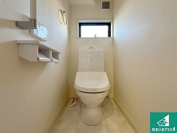 【トイレ】1・2階の2ヶ所にあるので、朝の忙しい時間の順番待ちもなく、深夜の利用にも大変便利です。