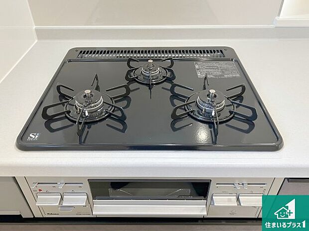 【コンロ】ダブル高火力Ｓｉセンサー付きコンロ！３口あるので、まとめて料理をする時も大活躍！