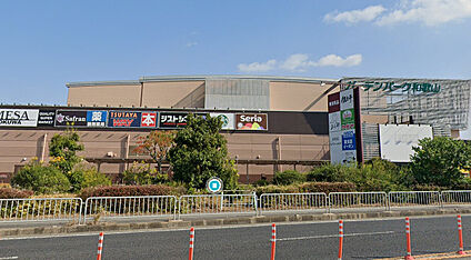 メッサオークワ ガーデンパーク和歌山店 徒歩875m