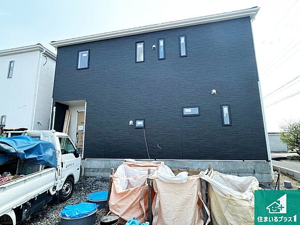 【外観】周辺は落ち着いた街並みの住宅地！子育てがしやすい住環境です！まだ未完成ですが、現地でしかわからない事もございます。是非一度ご覧ください。
