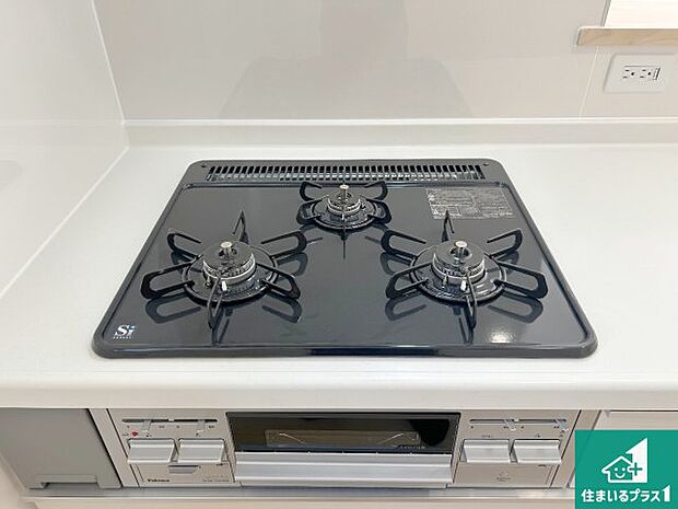 【コンロ】ダブル高火力Ｓｉセンサー付きコンロ！３口あるので、まとめて料理をする時も大活躍！