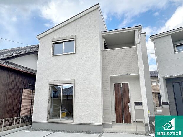 【外観】安心の10年保証!外観を美しく保ち、雨水で汚れを落とします!気になることがありましたら、お気軽にお問い合わせください!