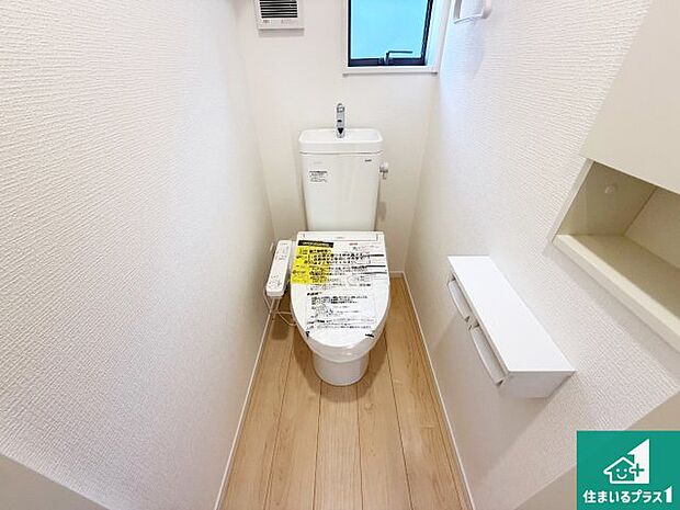 【トイレ】1・2階の2ヶ所にあるので、朝の忙しい時間の順番待ちもなく、深夜の利用にも大変便利です。