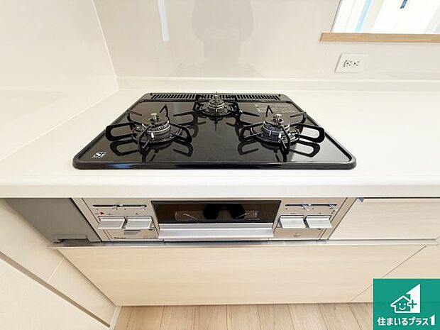 【コンロ】ダブル高火力Ｓｉセンサー付きコンロ！３口あるので、まとめて料理をする時も大活躍！