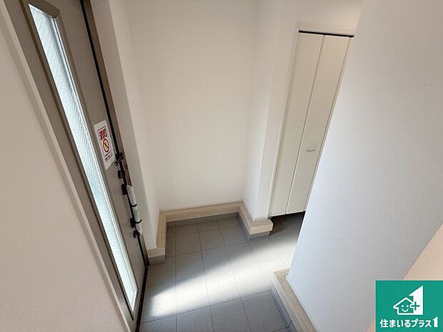 【玄関】シューズボックスにはたくさんの靴が収納できるので玄関周りはいつもスッキリ！ご家族が増えても安心！