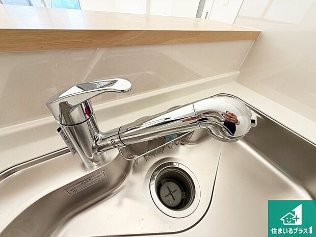 【キッチン水栓】浄水器を内蔵！炊飯時、お茶を作る時に安心してお水を使えます！お湯と冷水、浄水と原水、シャワーの切替えもワンタッチです！