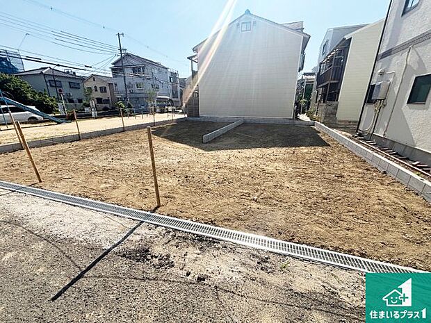 【外観】周辺は落ち着いた街並みの住宅地！子育てがしやすい住環境です！まだ未完成ですが、現地でしかわからない事もございます。是非一度ご覧ください。