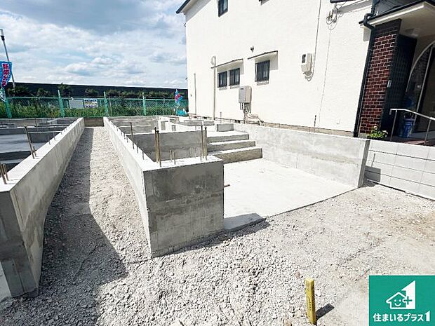 【外観】周辺は落ち着いた街並みの住宅地！子育てがしやすい住環境です！まだ未完成ですが、現地でしかわからない事もございます。是非一度ご覧ください。