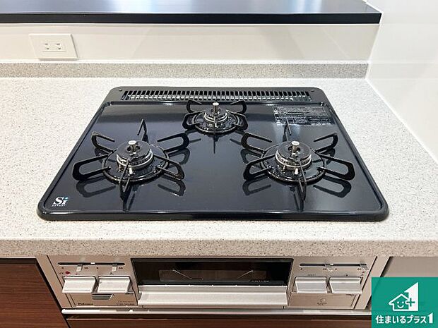 【コンロ】ダブル高火力Ｓｉセンサー付きコンロ！３口あるので、まとめて料理をする時も大活躍！