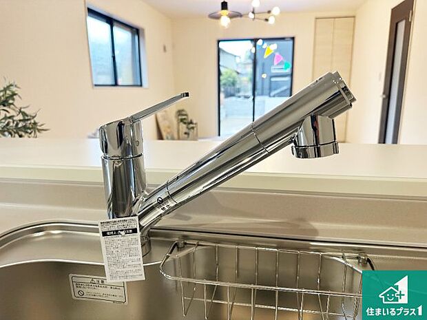 【キッチン水栓】浄水器を内蔵！炊飯時、お茶を作る時に安心してお水を使えます！お湯と冷水、浄水と原水、シャワーの切替えもワンタッチです！