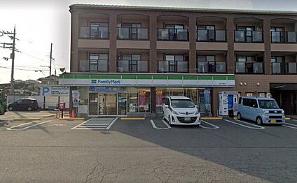 ファミリーマート 河南一須賀店 徒歩688m