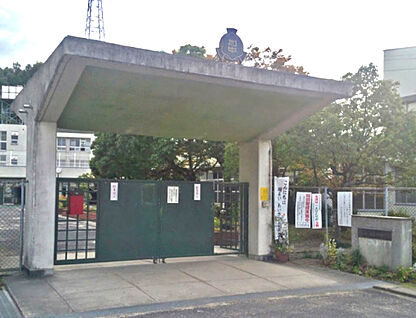 河内長野市立加賀田中学校 徒歩524m