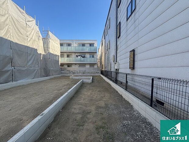 【外観】周辺は落ち着いた街並みの住宅地！子育てがしやすい住環境です！まだ未完成ですが、現地でしかわからない事もございます。是非一度ご覧ください。
