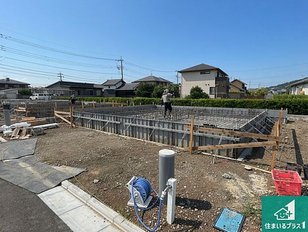 【外観】周辺は落ち着いた街並みの住宅地！子育てがしやすい住環境です！まだ未完成ですが、現地でしかわからない事もございます。是非一度ご覧ください。