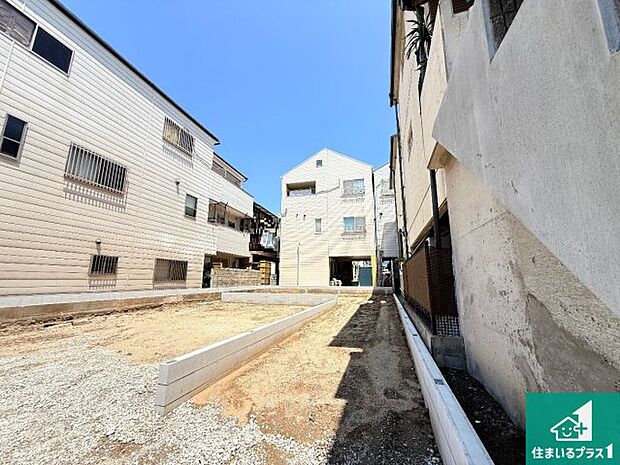 【外観】周辺は落ち着いた街並みの住宅地!子育てがしやすい住環境です!まだ未完成ですが、現地でしかわからない事もございます。是非一度ご覧ください。