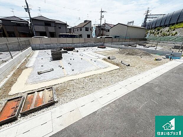 【外観】周辺は落ち着いた街並みの住宅地！子育てがしやすい住環境です！まだ未完成ですが、現地でしかわからない事もございます。是非一度ご覧ください。