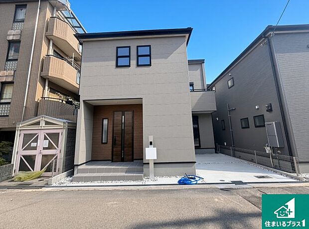 【外観】周辺は落ち着いた街並みの住宅地!子育てがしやすい住環境です!まだ未完成ですが、現地でしかわからない事もございます。是非一度ご覧ください。