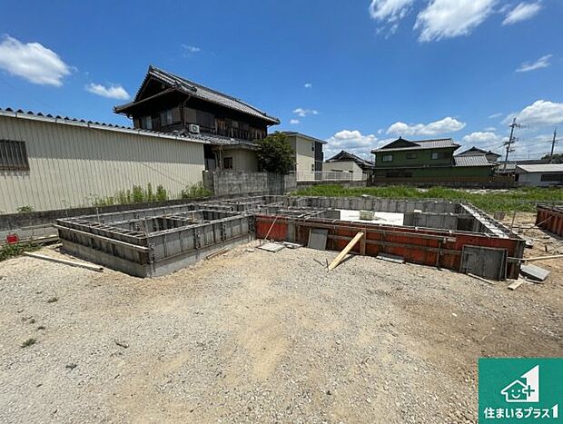 【外観】周辺は落ち着いた街並みの住宅地!子育てがしやすい住環境です!まだ未完成ですが、現地でしかわからない事もございます。是非一度ご覧ください。