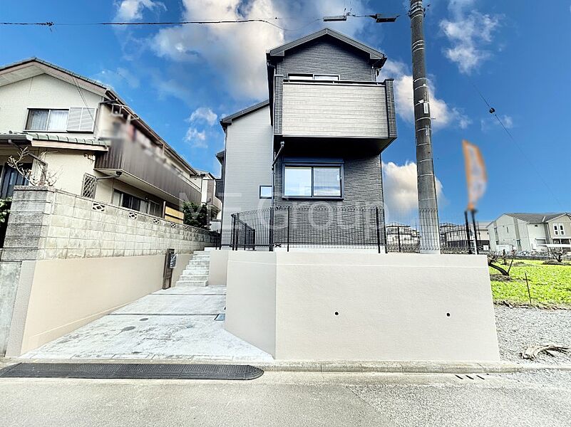 洗練された外観、上質な住空間が広がる室内は永く安心して過ごせる住居です。 